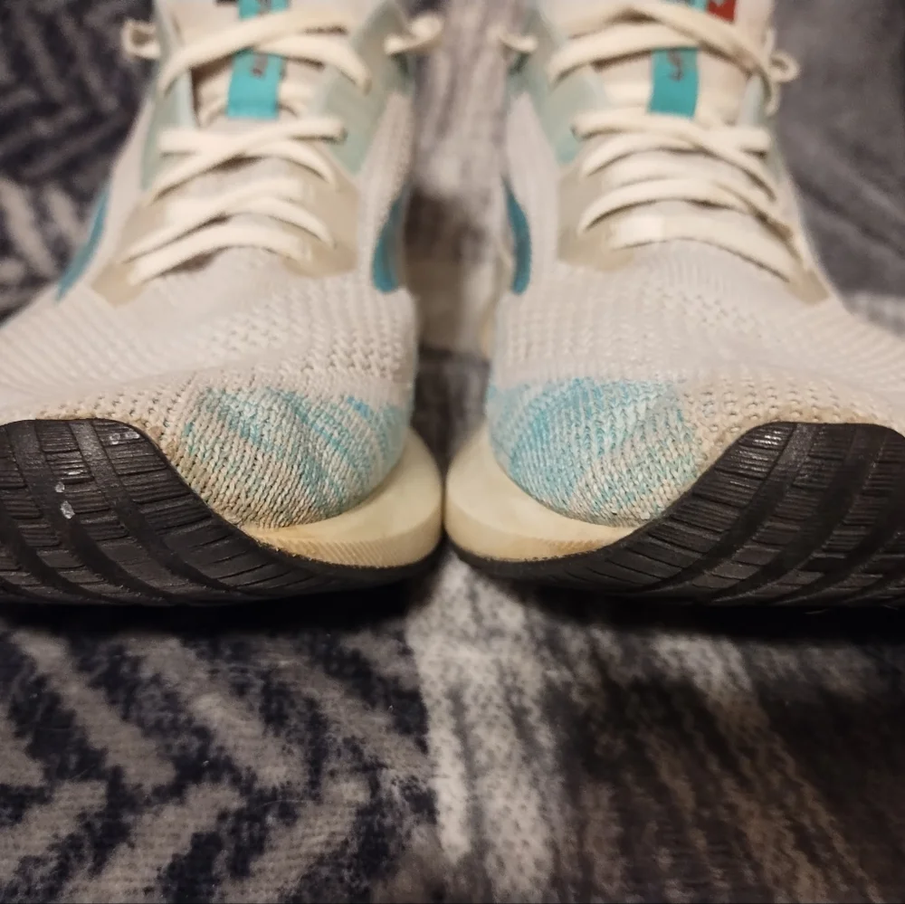 Brooks Women's Levitate 4 - Size 10 - Picture 4 of 16